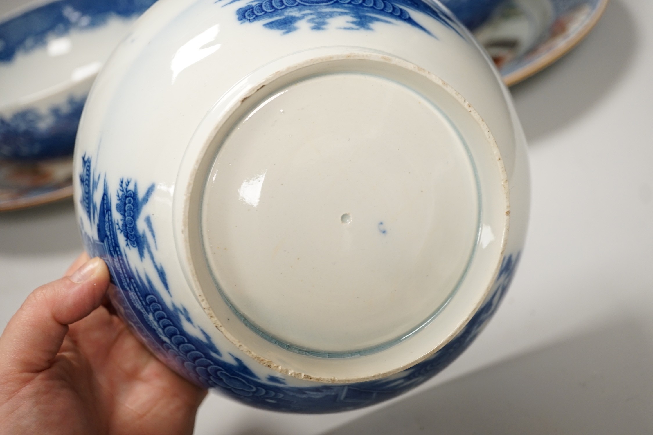 Three English pearlware blue and white bowls and two Samson plates